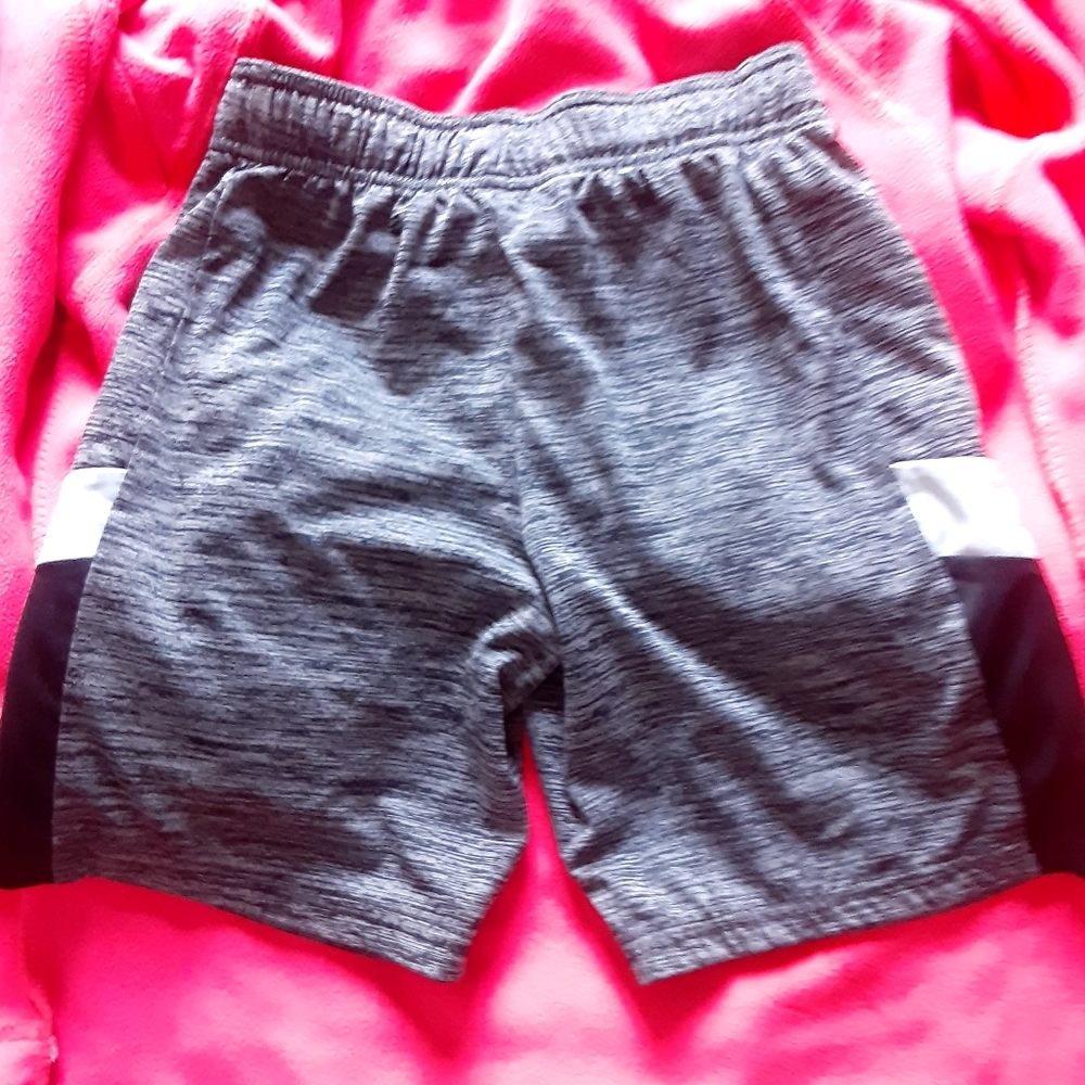 ⚡Boys size 6 Active Shorts